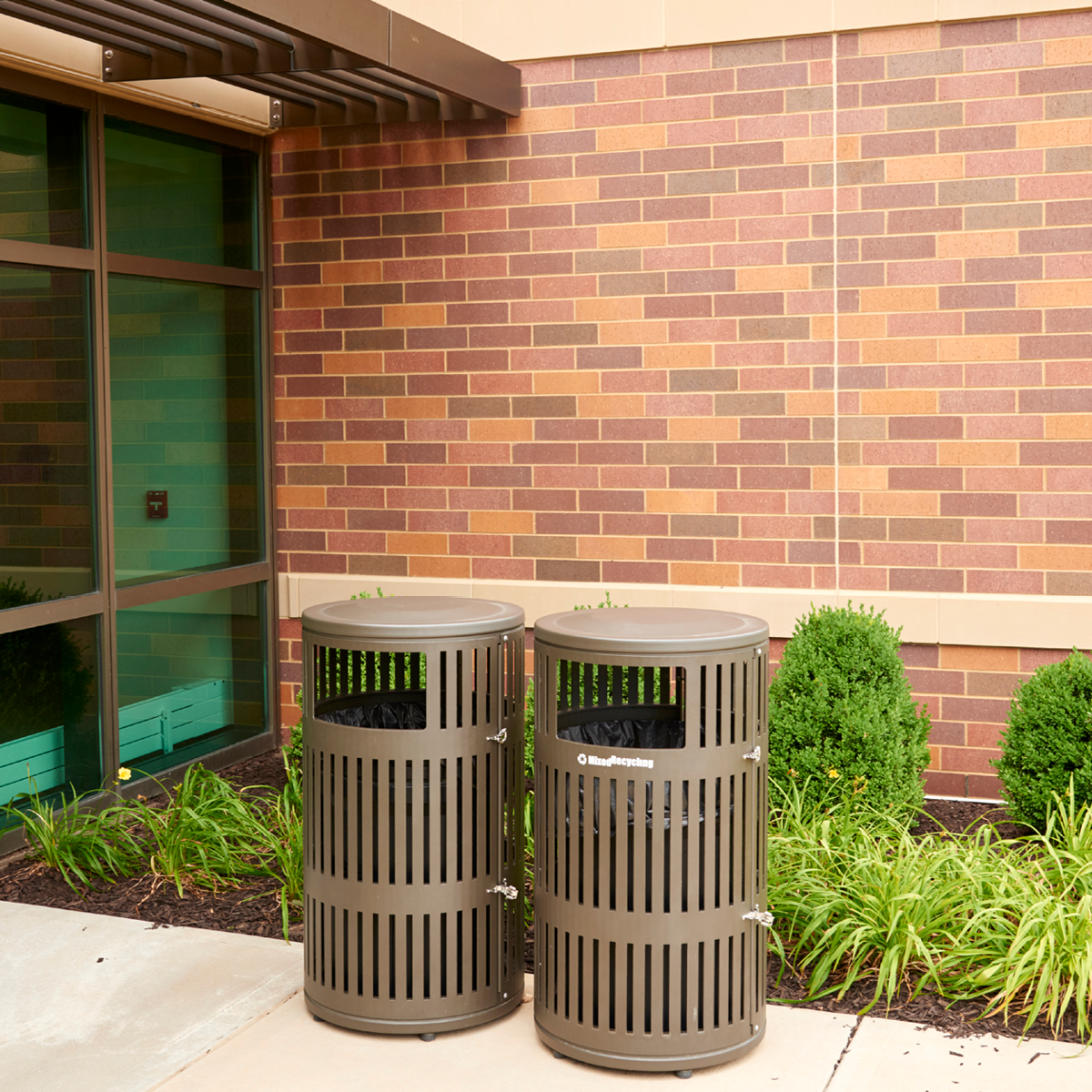 Anova Metrix 40 Gallon Trash Receptacle, Side Door | L2009